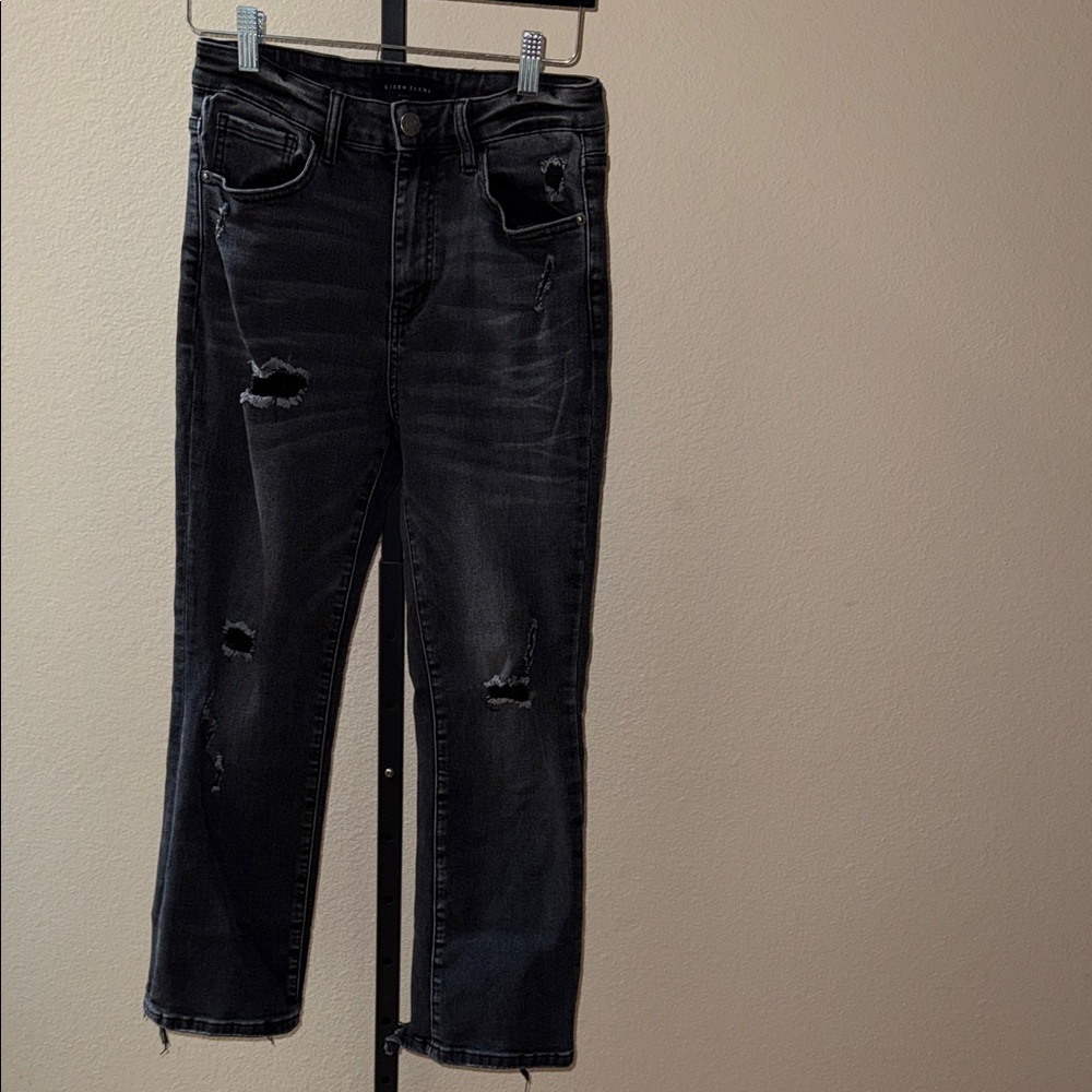 Risen Jeans Edgy Black Distressed Cropped Jeans Women’s Size 7/28